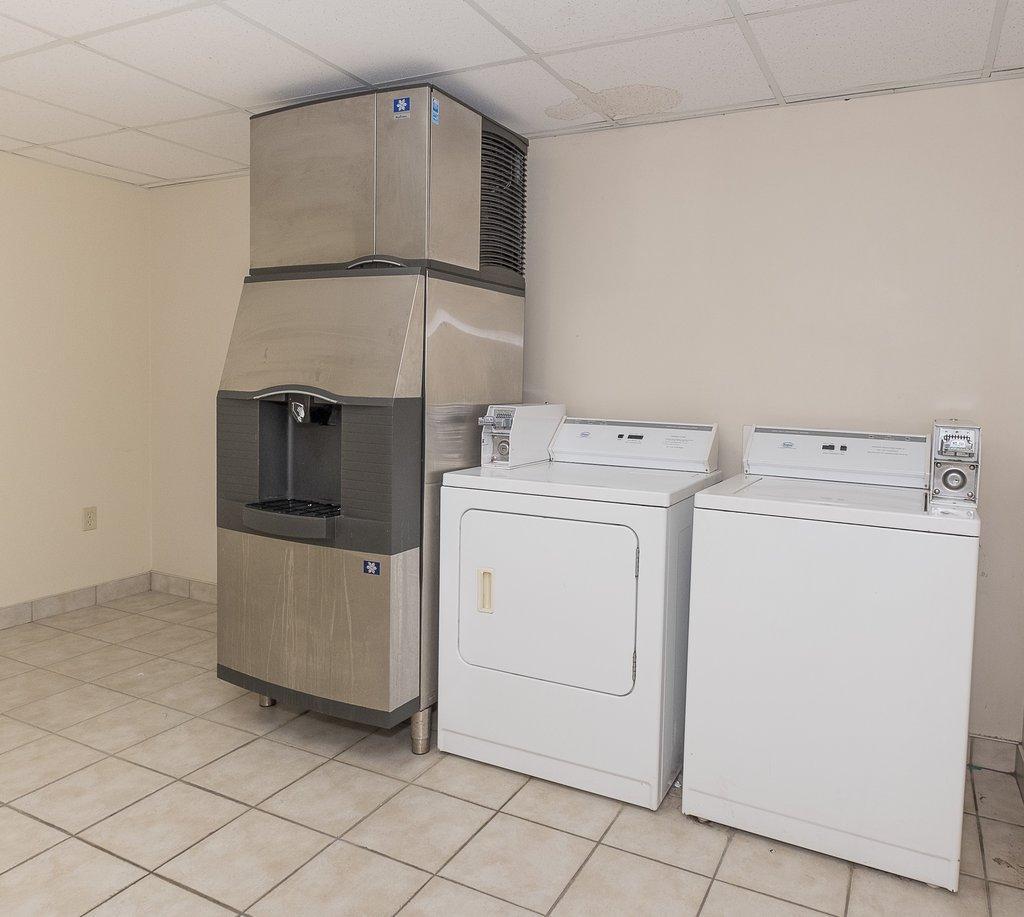 Red Roof Inn & Suites Cleveland - Elyria Dış mekan fotoğraf